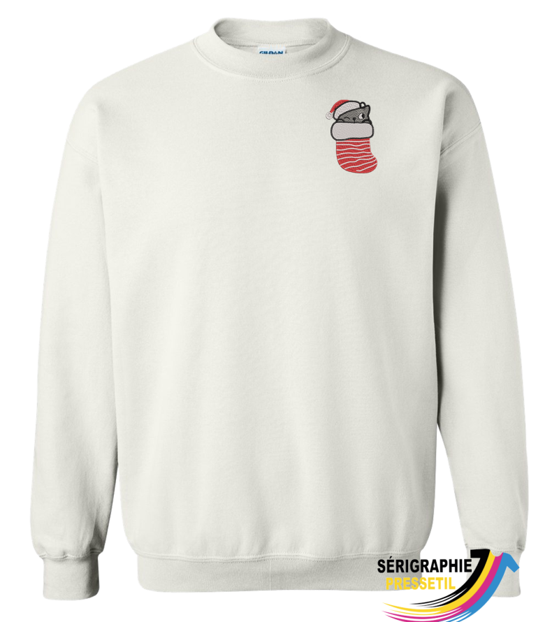 Crewneck de Noël brodé – Petit chat dans un bas festif