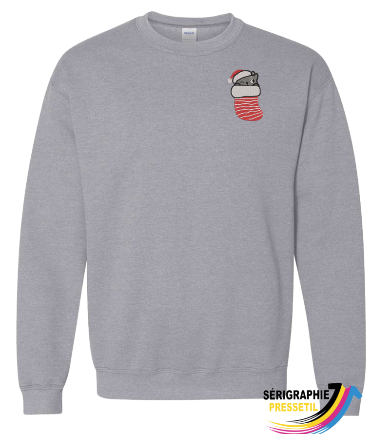 Crewneck de Noël brodé – Petit chat dans un bas festif