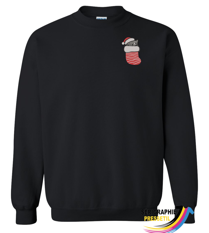 Crewneck de Noël brodé – Petit chat dans un bas festif