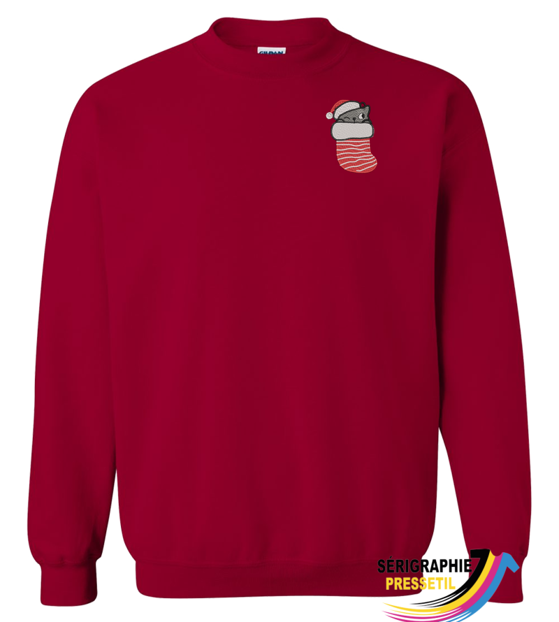 Crewneck de Noël brodé – Petit chat dans un bas festif