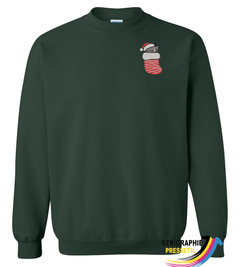 Crewneck de Noël brodé – Petit chat dans un bas festif